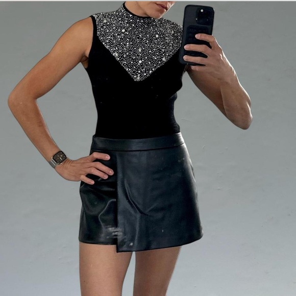 Chic Black and Silver Women's Tank Top - Picture 1 of 3